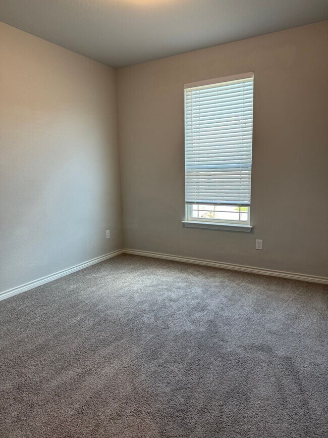 Building Photo - 332 McLintock Rd