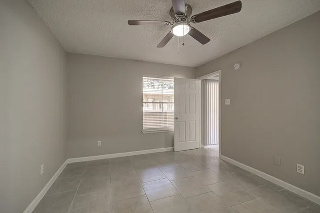 Building Photo - Step Into Style – Upscale Living Starts Now!