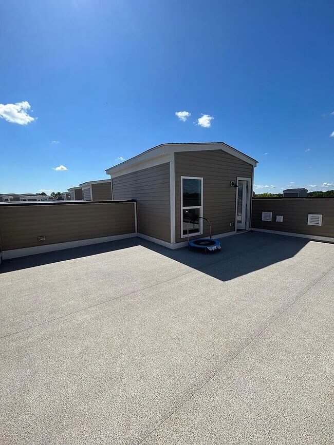 Foto del edificio - Stunning 3 Bed 2.5 Bath, Open Concept Town...