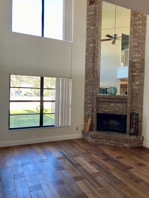 fireplace in living room - 713 Caya Costa Ct NE