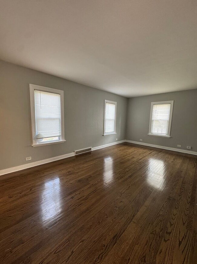 Building Photo - Move-in ready 3-bedroom home located in La...