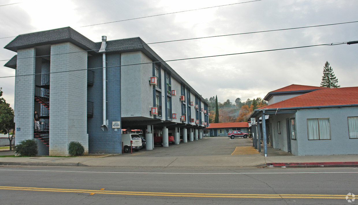 Primary Photo - Westside Apartments