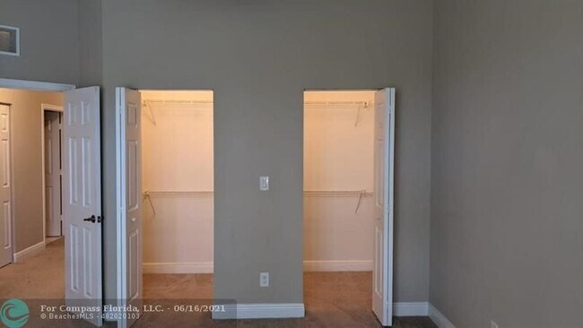 Foto del edificio - 3409 Lakeside Dr