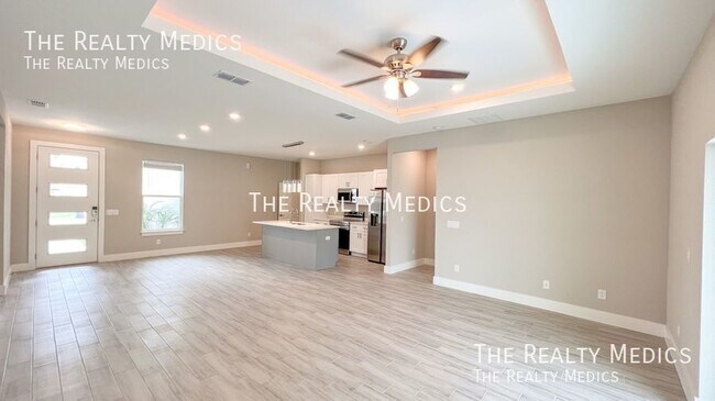 Building Photo - 256 Gladiola Ct
