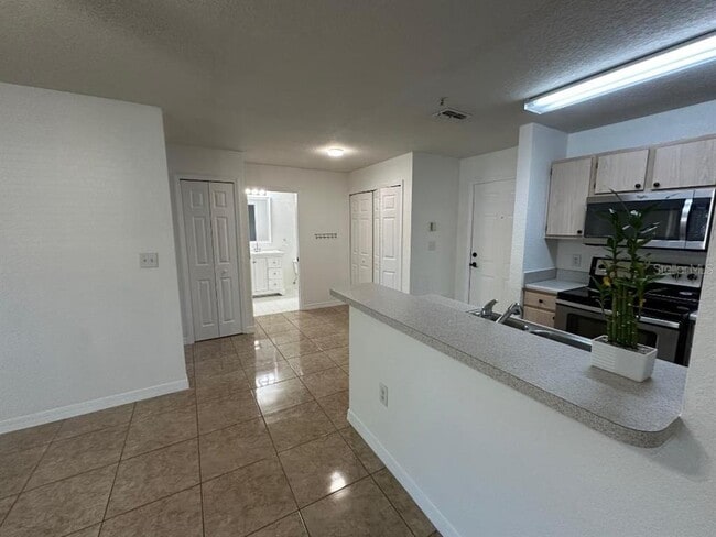 Building Photo - 5479 Vineland Rd