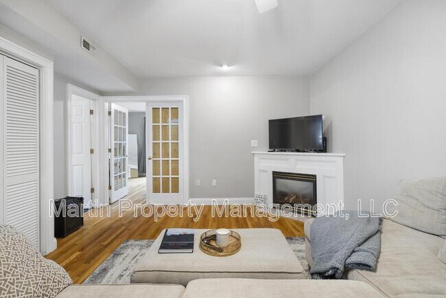 Photo - 734 E 6th St Apartment