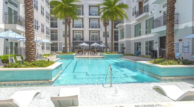 Foto del edificio - 9330 Main St