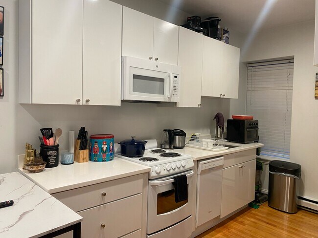 Building Photo - 57 Westland Ave