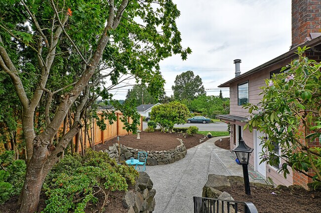 Building Photo - 526 Ave A