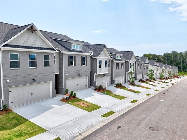 Building Photo - Spacious Brand New 4BR Townhome in Norcross