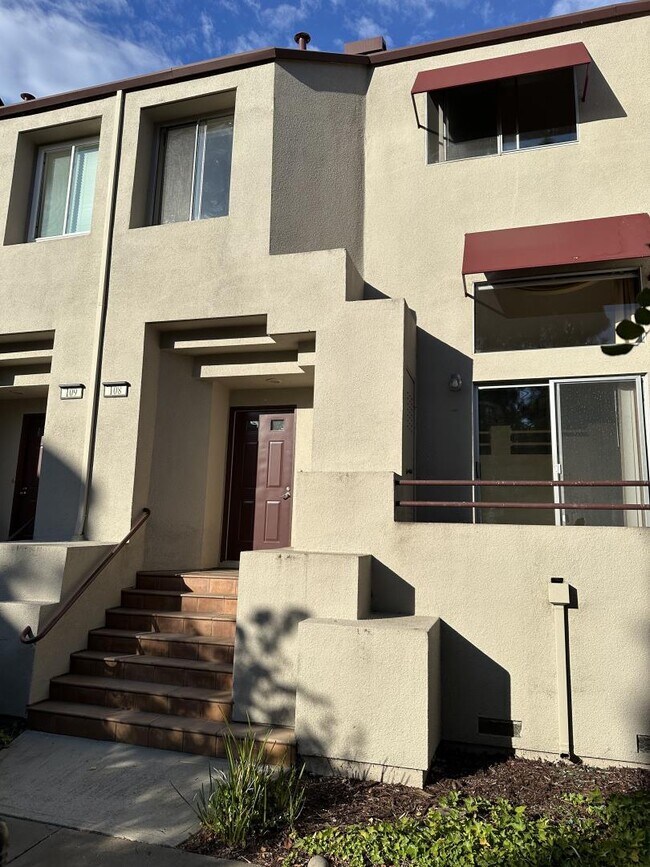 108 E Court Ln, Foster City, CA 94404 Townhome Rentals in Foster City