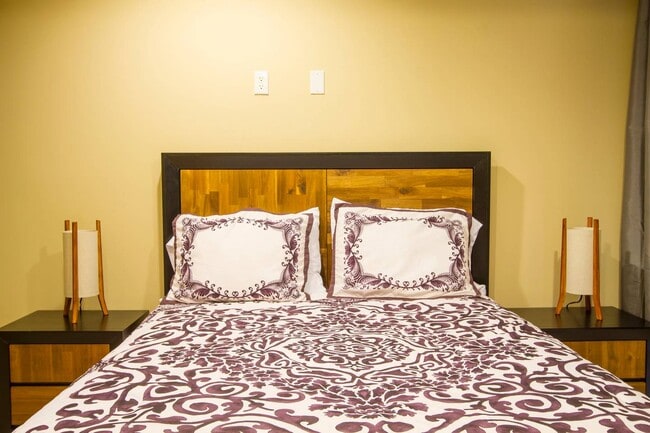 Building Photo - 940 Hilldale Ave