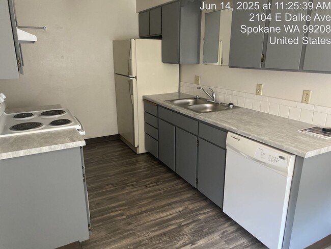 Building Photo - 2102 E Dalke Ave