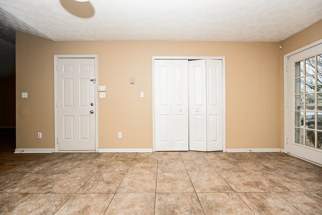 Building Photo - 5718 Rockingwood Dr