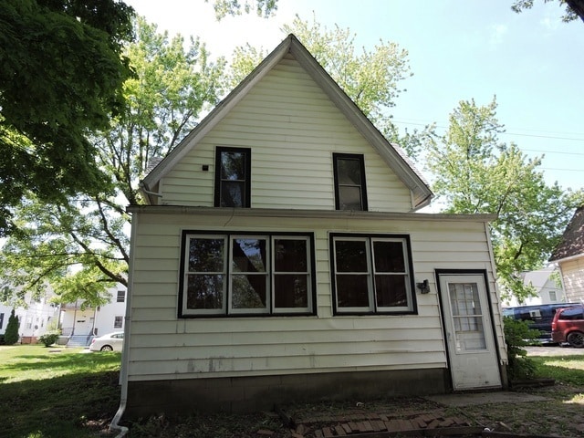 Building Photo - 833 Pleasant St