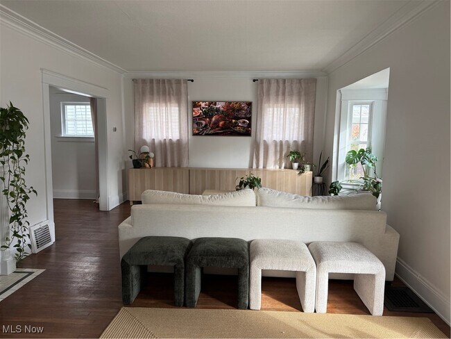 Foto del edificio - 1320 W 108th St