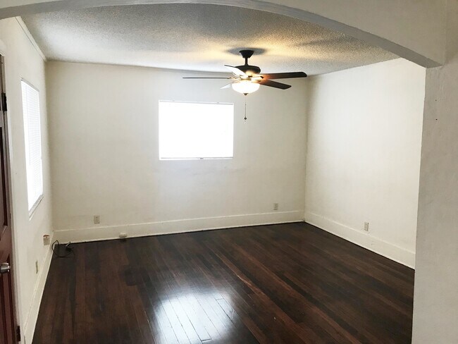Building Photo - 1134 Orange Grove Ave