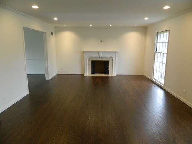 Building Photo - 3009 Iroquois Rd