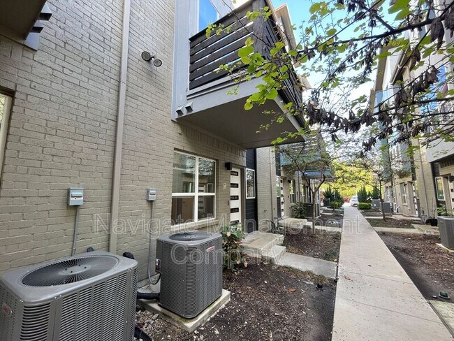 Building Photo - 4910 Live Oak St