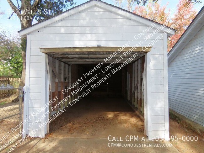 Building Photo - Charming 2 Bedroom House w/Garage!