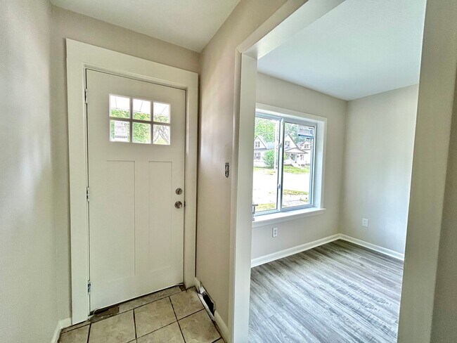Foto del edificio - Three Bedroom Home in Muskegon
