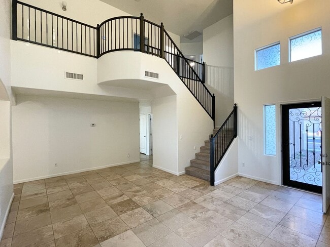 Building Photo - Beautiful 4 bed/2.5 bath Home in Cottonfie...