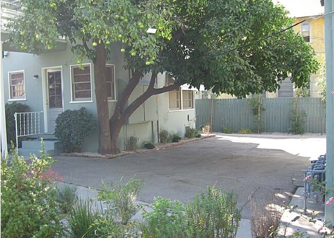 139141 N Jackson St, Glendale, CA 91206 Apartments