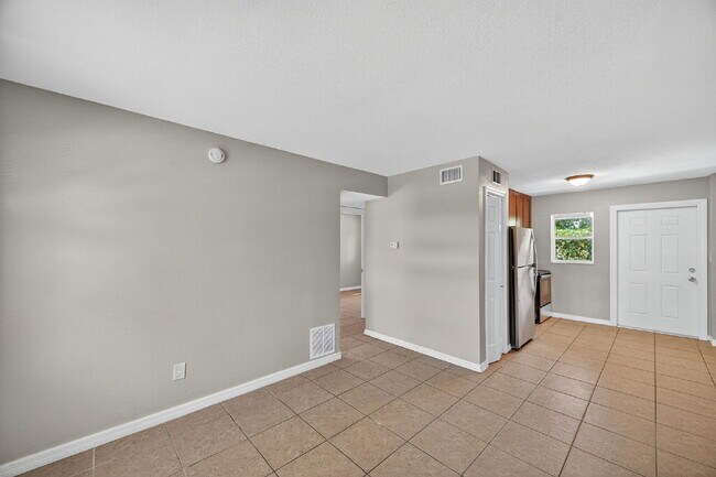 Foto del edificio - Updated 2 bedroom St. Pete Apartment with ...