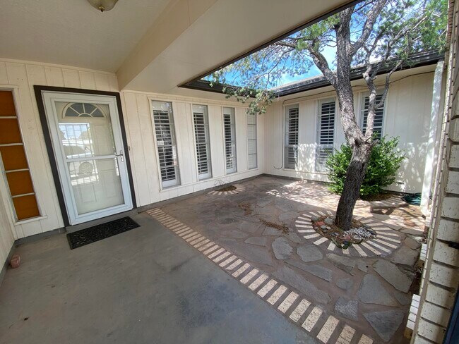 Foto del edificio - 3204 Stone Edge Rd