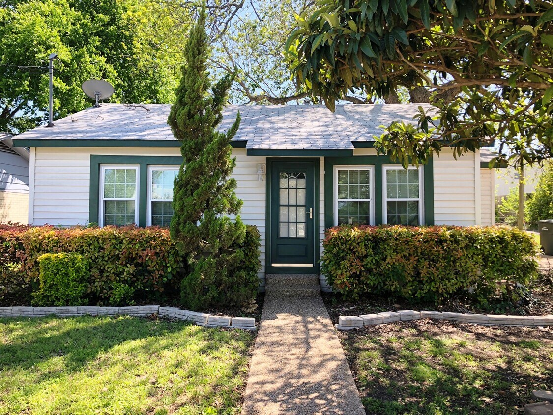 Foto principal - 108 E Avenue F