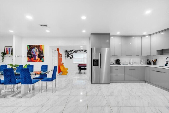 Foto del edificio - 695 NE 160th St