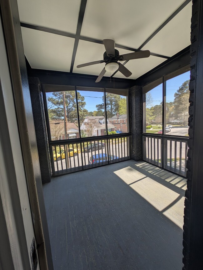 Building Photo - 117 1/2 Park Rd