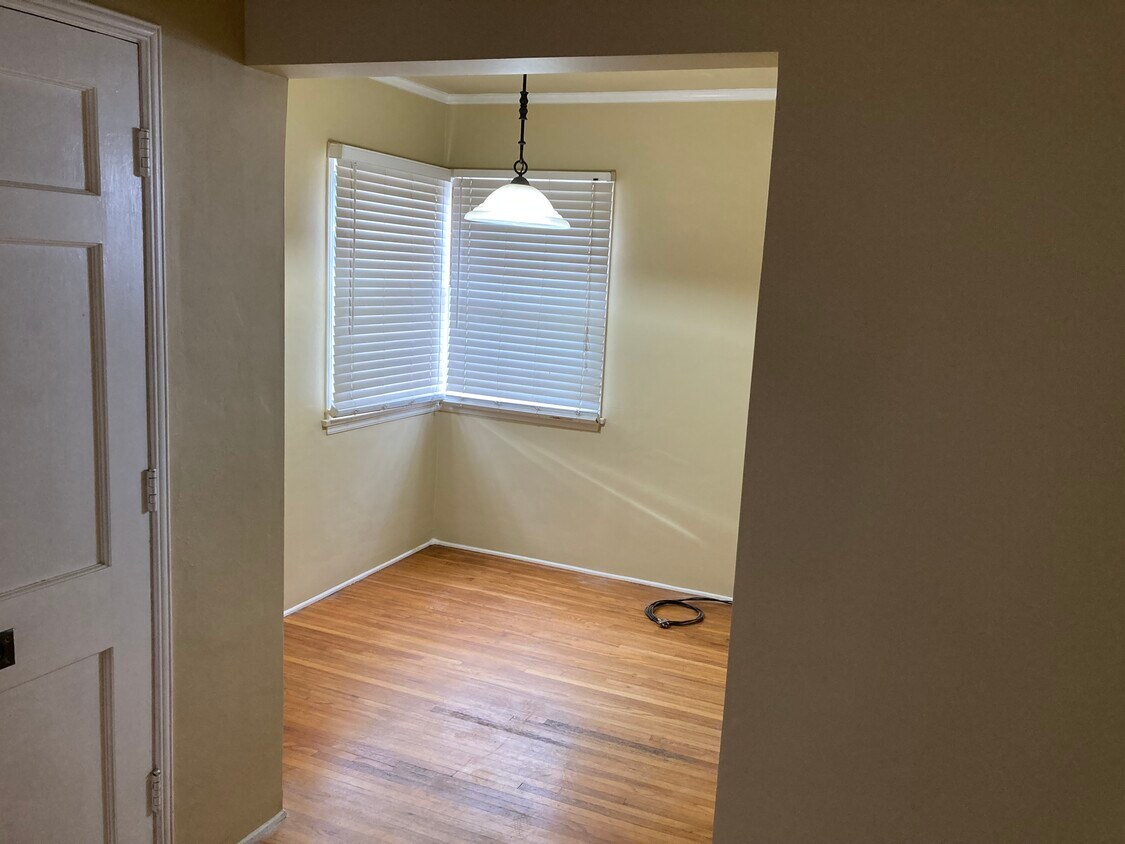 Comida - 1526 E Wilson Ave