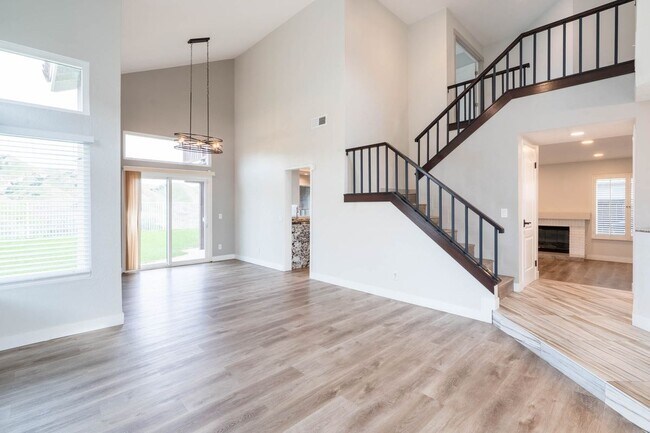 Foto del edificio - 4744 Golden Ridge Dr