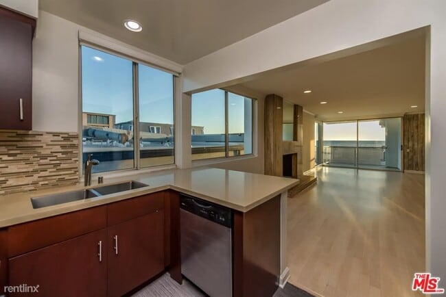 Building Photo - 2 br, 2 bath House - 4 Quarterdeck St # 201