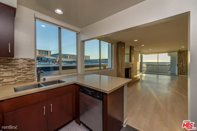 Foto del edificio - 2 br, 2 bath House - 4 Quarterdeck St # 201