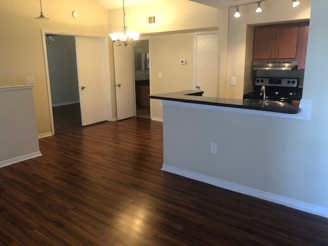 Building Photo - 425 Fountainhead Cir