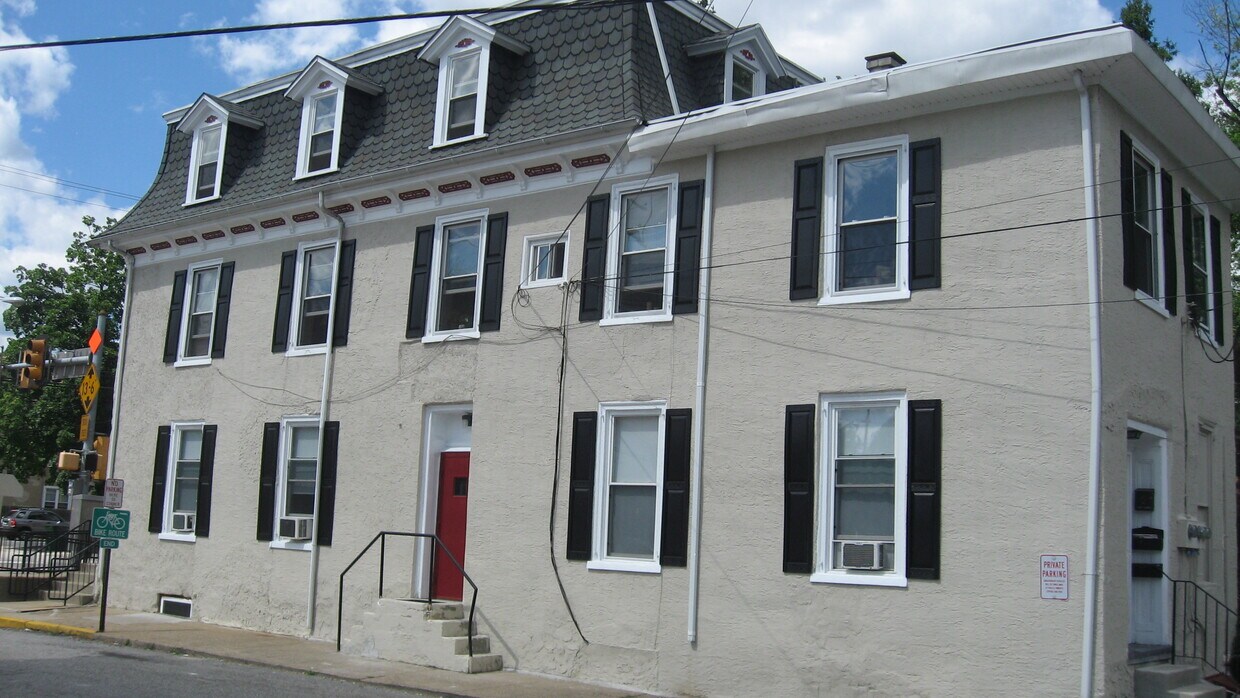 Building Photo - 200 Bridge St
