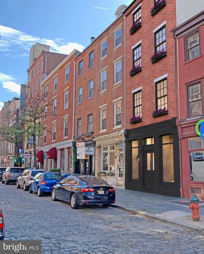 Primary Photo - 136 Chestnut St
