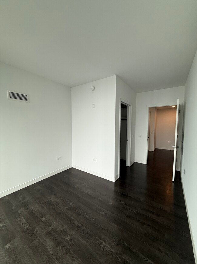 Foto del edificio - 450 E Waterside Dr