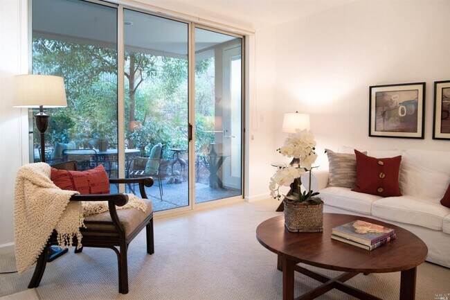 Building Photo - 200 Deer Valley Rd