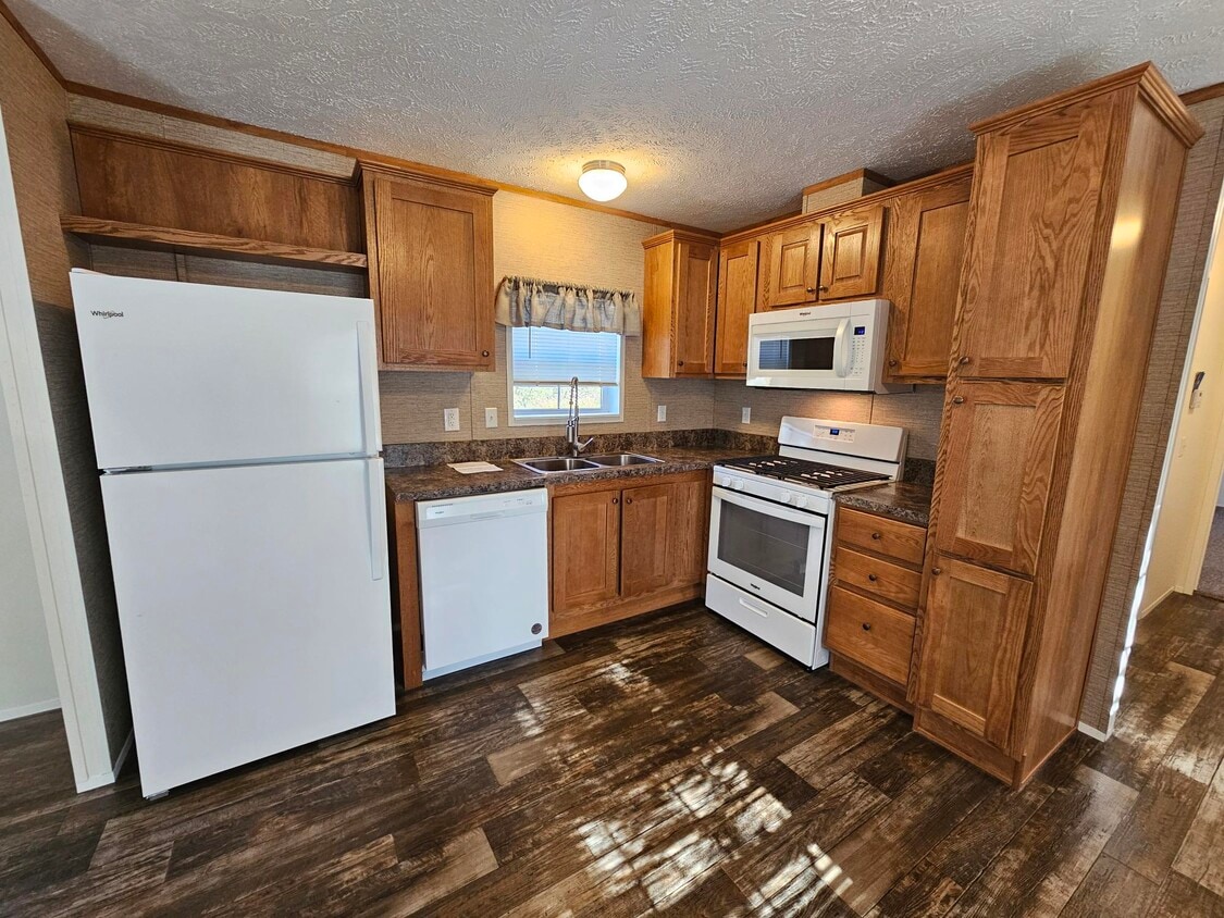 Primary Photo - 9 Mapledale Acres