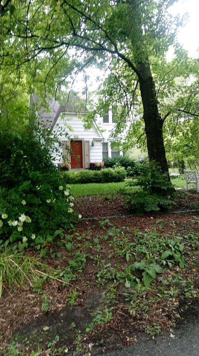 Building Photo - 473 Fairfield St