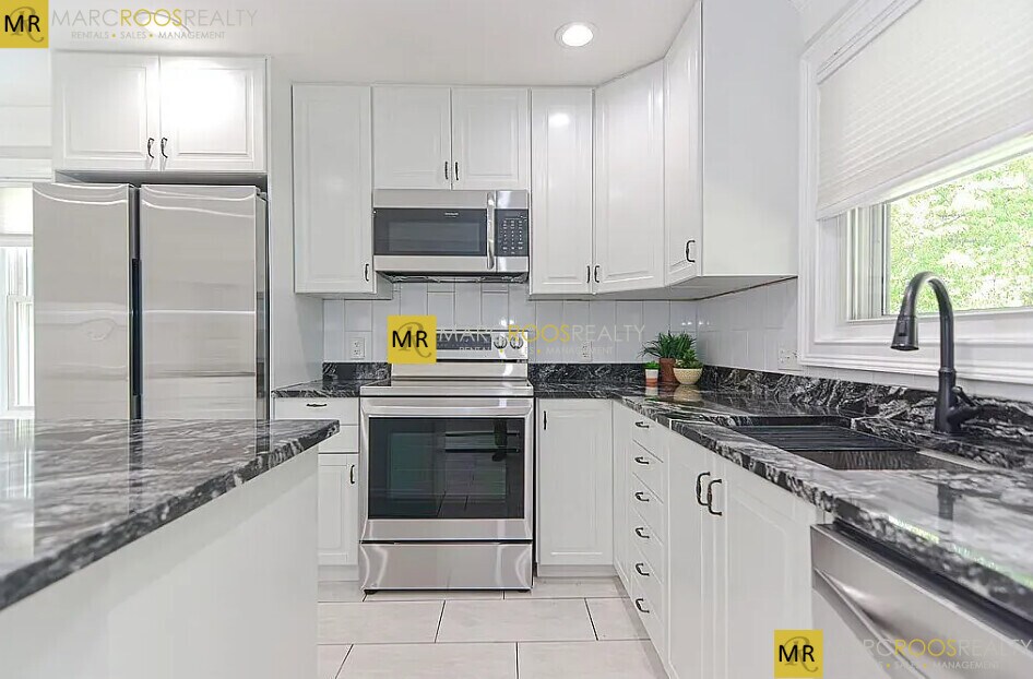 Foto principal - 239 Trenton St