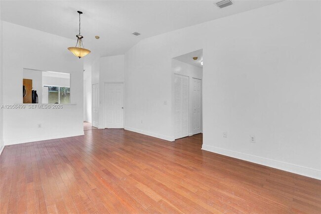 Foto del edificio - 7851 NW 6th St