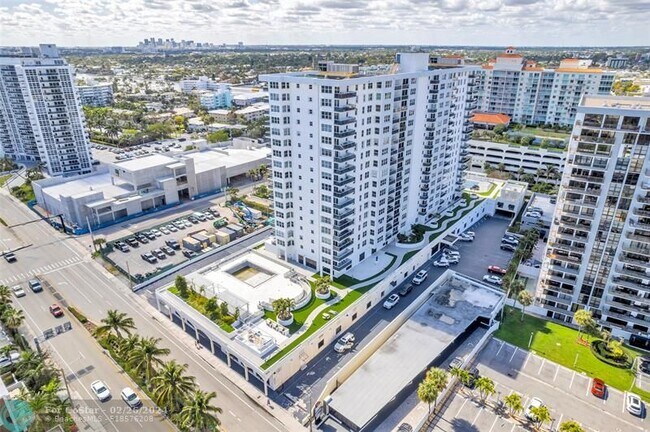 Foto del edificio - 3015 N Ocean Blvd
