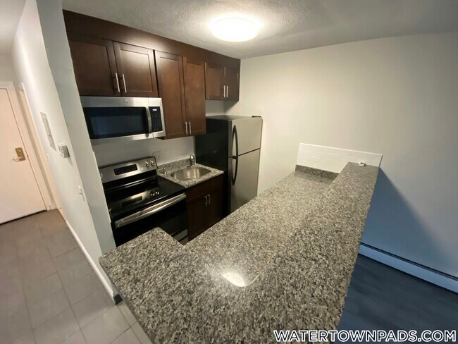 Foto del edificio - 24 Whites Ave