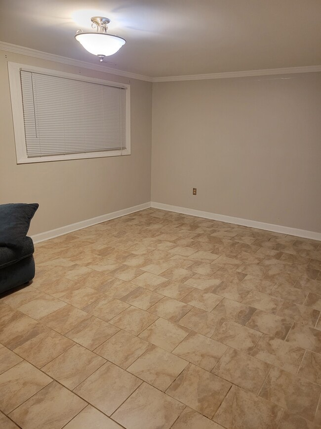 Building Photo - 659 Ziegler Dr
