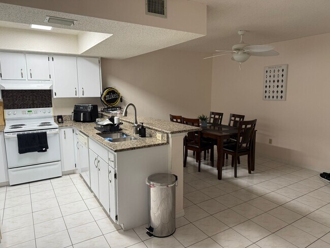 Foto del edificio - 160 Palm Sparrow Ct