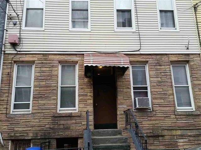 Primary Photo - 524 Adams St